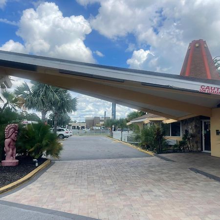 Rodeway Inn Holiday Exterior foto