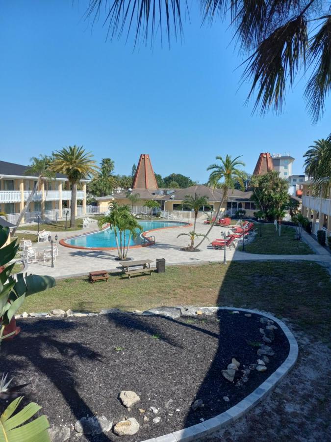 Rodeway Inn Holiday Exterior foto